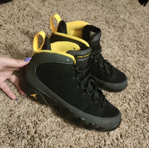 Air Jordans Retro 9s - Picture 2 of 5